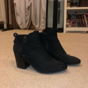 STEVE MADDEN BLACK BOOTIE